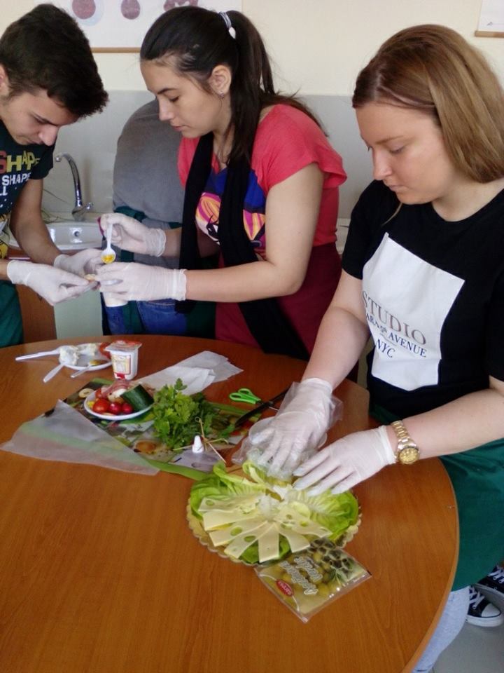 11091324_915736615115384_207383126720890034_n